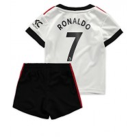 Manchester United Cristiano Ronaldo #7 Udebanesæt Børn 2022-23 Kortærmet (+ Korte bukser)